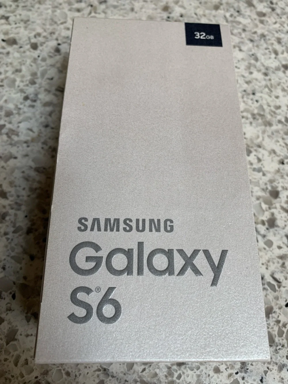 Samsung Galaxy S6 Silver Box - 32GB. Pre-owned with Great Condition.